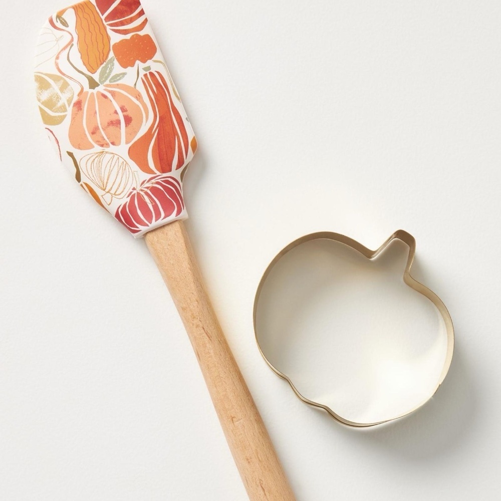 NWT Anthropologie Pumpkin and Cookie Cutter Spatula Set